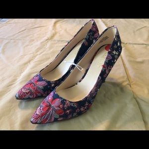 Nine West Floral Heals